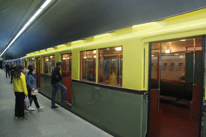 Bakı metrosunda retro vaqonlar nümayiş etdirilir