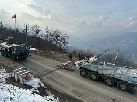 Bu gün Xankəndi-Laçın yolunda sülhməramlıların 56 avtomobili maneəsiz keçib - YENİLƏNİB-9