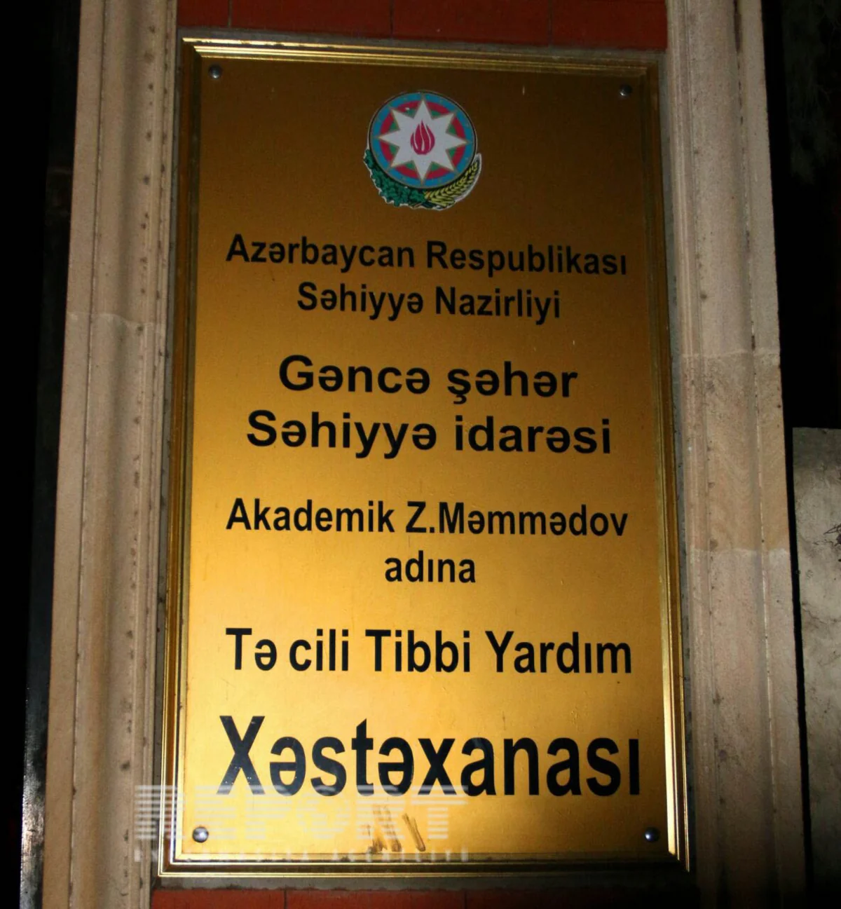 Gəncədə axtarışda olan şəxs özünü bıçaqlayıb
