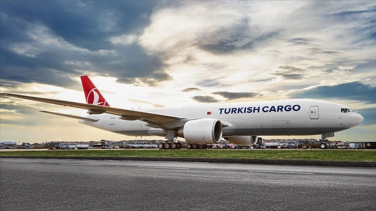 “Turkish Cargo” yük təyyarəsi Bişkekdə məcburi eniş edib