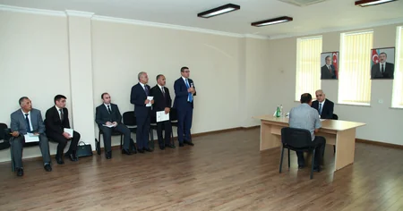 İqtisadiyyat naziri Astarada vətəndaşları qəbul edib