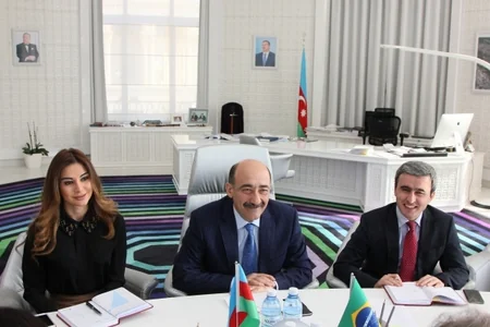 Əbülfəs Qarayev Braziliya Senatının komitə sədri Kristovam Buarkeni qəbul edib
