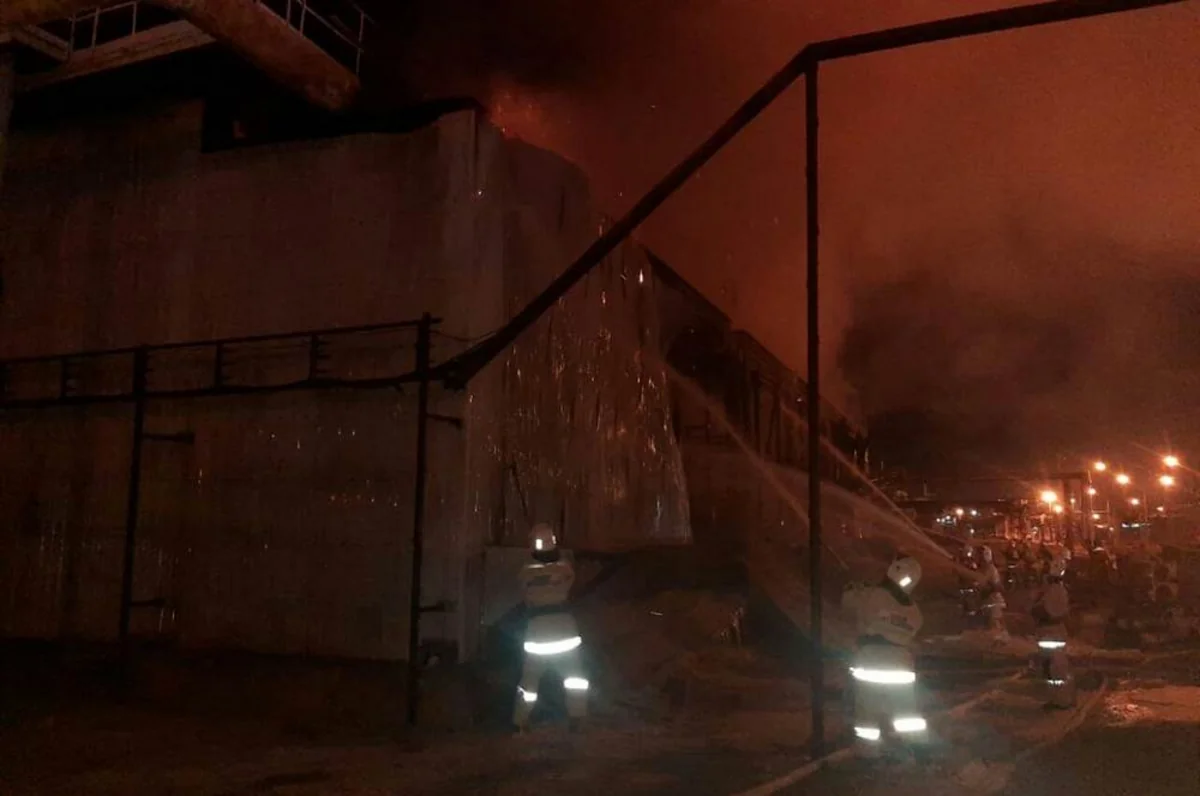 На газоперерабатывающем заводе в Казахстане произошел пожар
