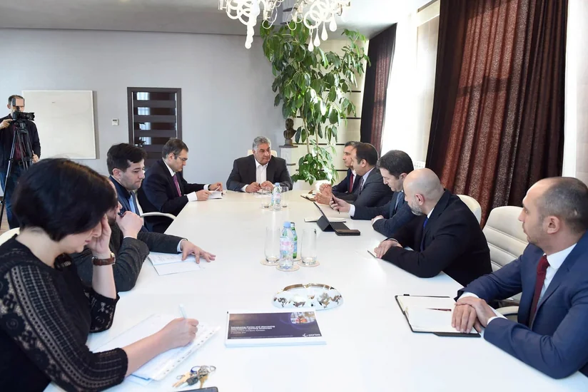 Azad Rəhimov xaricdə yaşayan gənclərlə görüşüb
