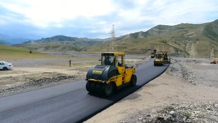 Turizm imkanlarını genişləndirən yolun yenidən qurulması yekunlaşır