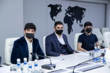 Sahil Babayev Avropa çempionatından qayıdan boksçularla görüşüb