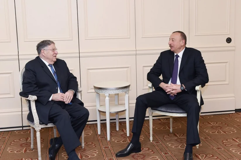 Президент Азербайджана встретился с бывшим ​губернатором американского штата Нью-Гэмпшир