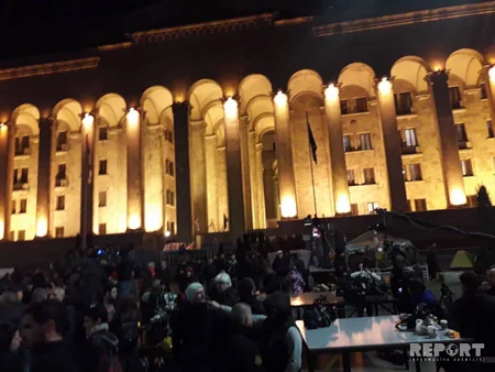 В Тбилиси возобновилась акция протеста - ФОТО - ОБНОВЛЕНО