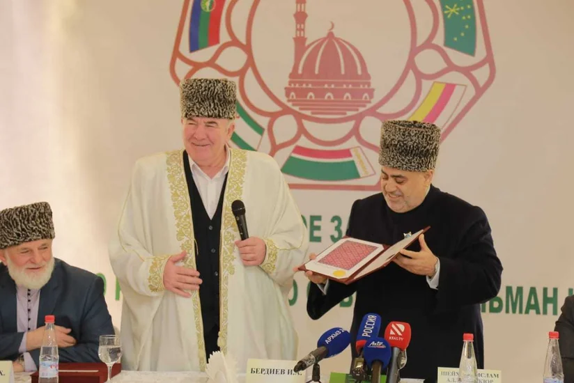 Allahşükür Paşazadə Qaraçay-Çərkəz Respublikasının ordeni ilə təltif edilib