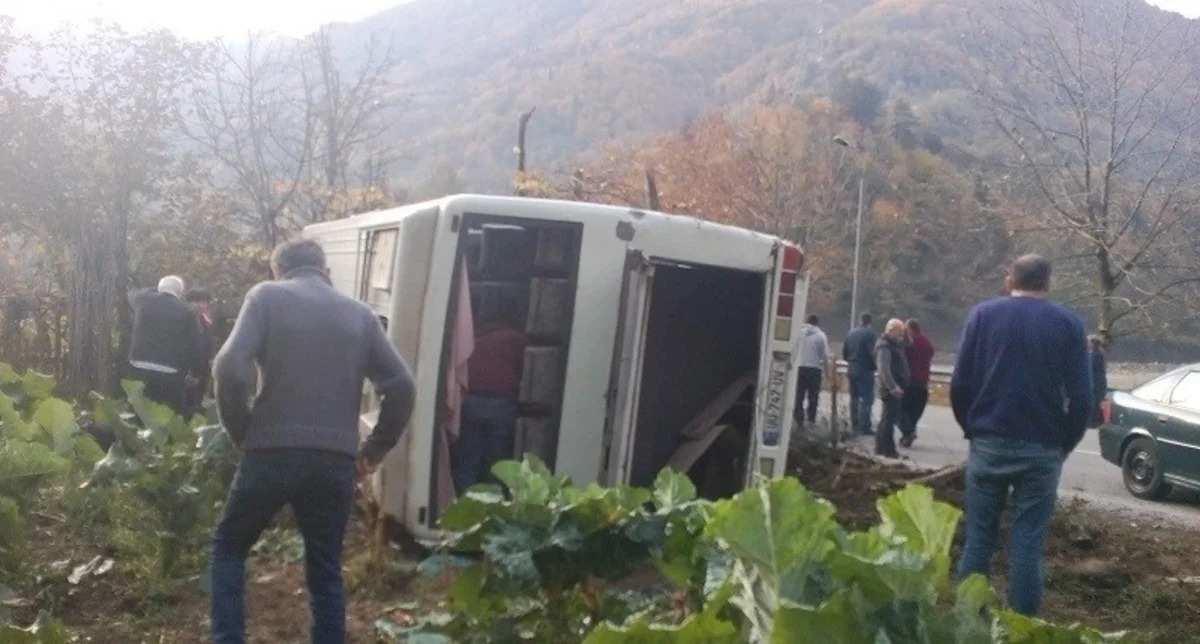 Gürcüstanda avtobus aşıb, xəsarət alanlar var - ƏLAVƏ OLUNUB