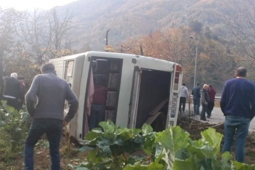 Gürcüstanda avtobus aşıb, xəsarət alanlar var - ƏLAVƏ OLUNUB