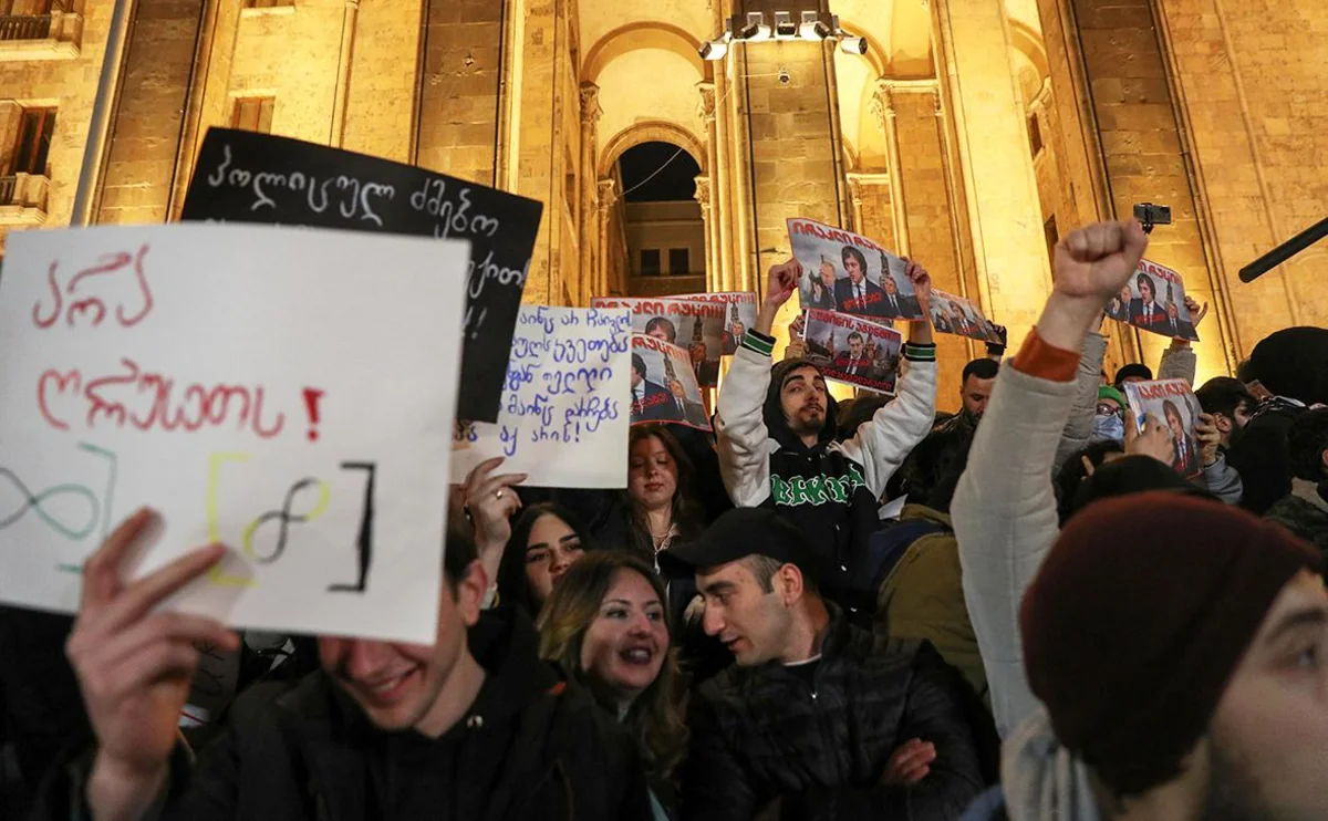 Gürcüstan parlamentinin binası qarşısında aksiya keçirilir