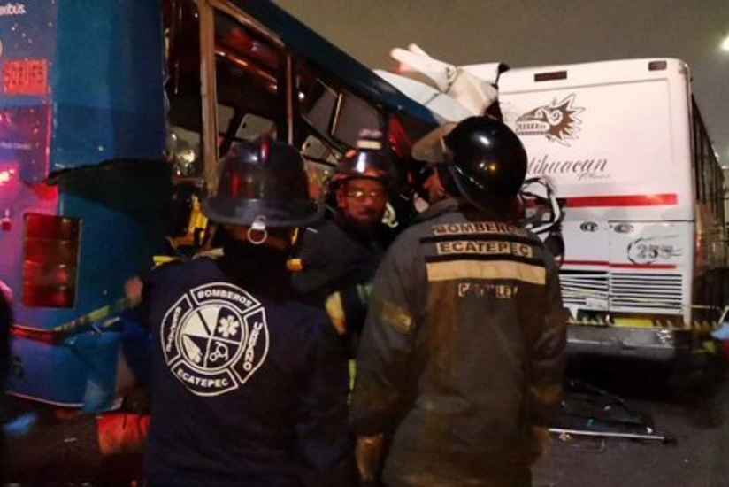 11 killed by collision of three buses in the state of Mexico