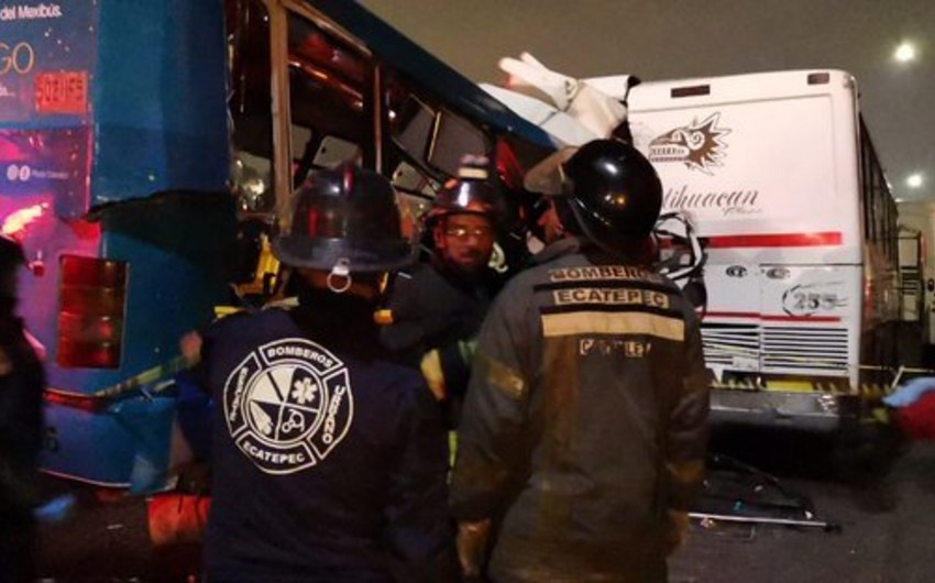 11 killed by collision of three buses in the state of Mexico