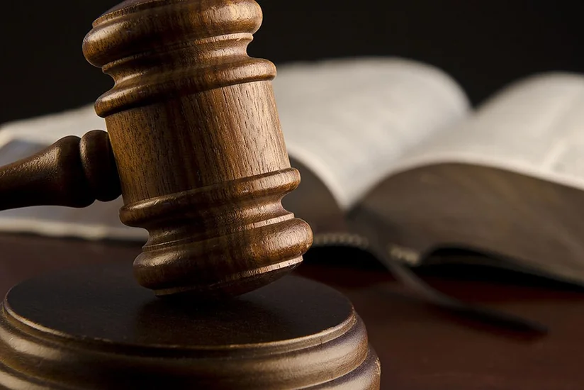 Bakıda şirkət rəhbərinə 100 min manatlıq dələduzluq edən şəxsə hökm oxunub