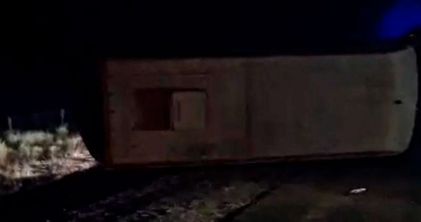 Qazaxıstanda uşaq futbol komandasını daşıyan mikroavtobus aşıb, məşqçi ölüb