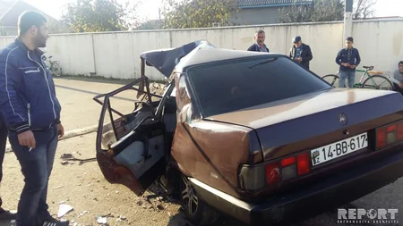Lənkəranda mikroavtobusla minik maşını toqquşub, bir nəfər ölüb, bir nəfər xəsarət alıb - FOTO