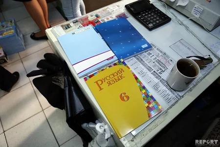 Azərbaycanda orta məktəb dərslikləri satışa çıxarılıb - REPORTAJ