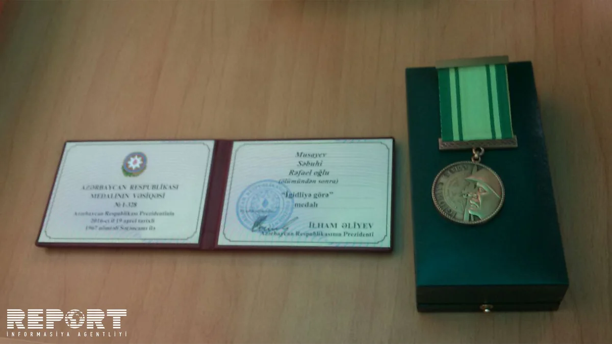 Медали шехидов вручены их семьям - ФОТО