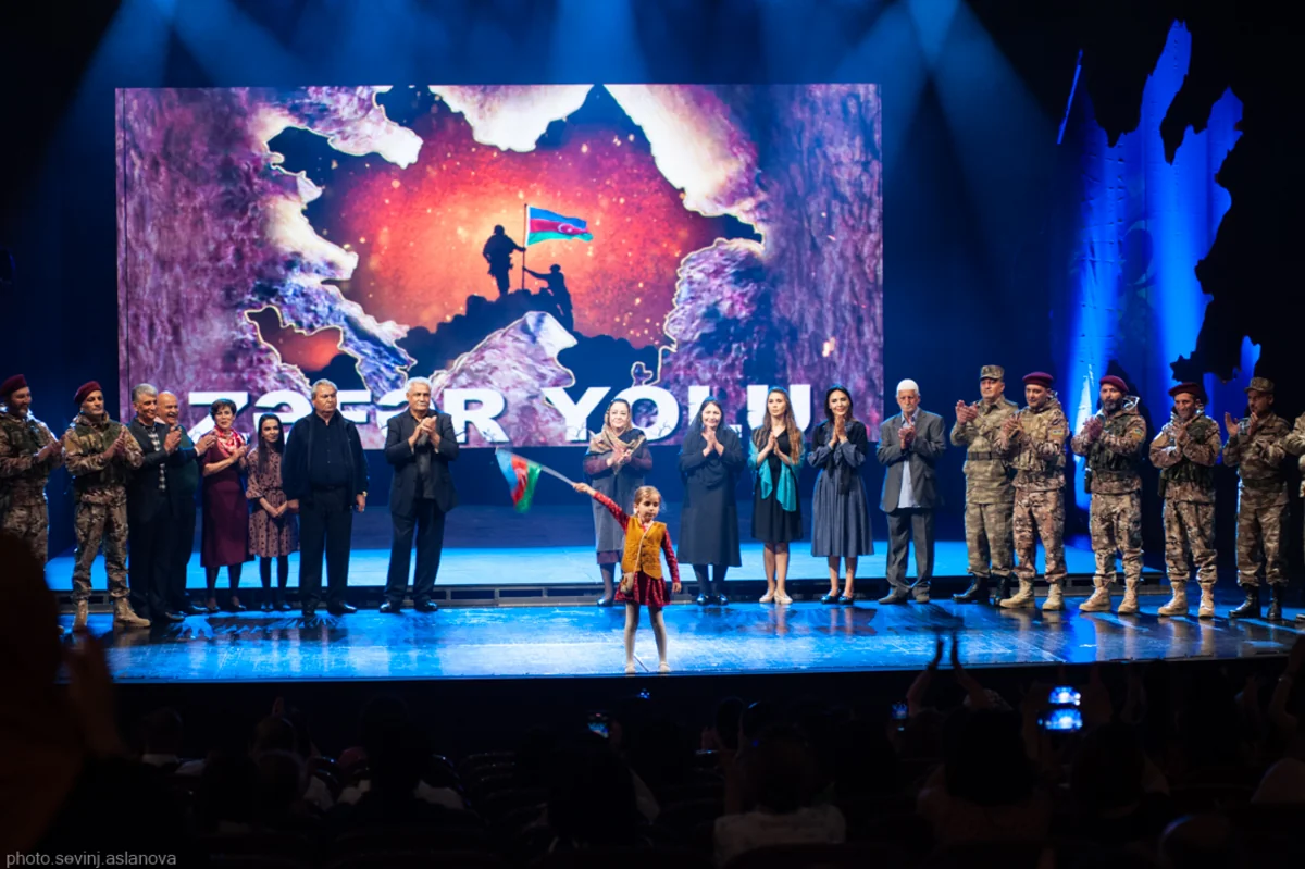 Akademik Milli Dram Teatrı “Zəfər yolu” tamaşası ilə mövsümü başa vurub 