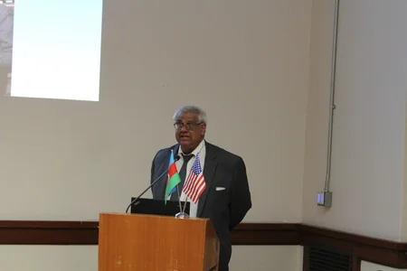 Kaliforniyanın Berkli Universitetində azərbaycanlı professor Lütfi Zadəyə Azərbaycan medalı təqdim olunub