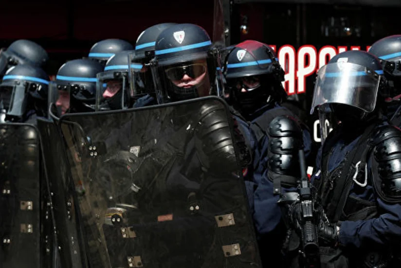 Parisdə nümayişlər zamanı üç polis xəsarət alıb