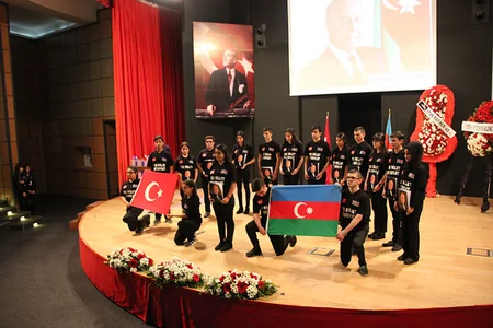 Heydər Əliyevin anım günü İzmirdəki Texniki-Sənaye Peşə Liseyində qeyd olunub