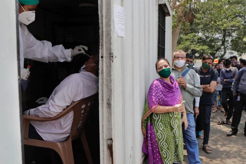 India sets new anti-record for COVID death toll