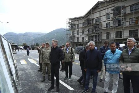 Foreign diplomats view construction of settlement, educational complex in Azerbaijan's Kalbajar