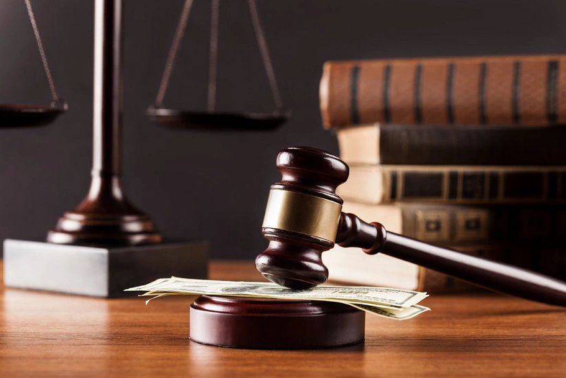 Məktəb mühafizəçisini qətlə yetirməkdə təqsirləndirilən şəxsin məhkəməsində direktor ifadə verib