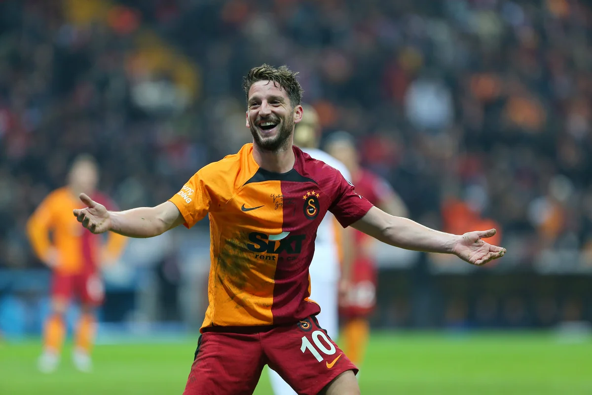 Qalatasaray belçikalı futbolçusu ilə müqavilə müddətini uzadıb