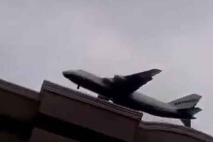 Самолет едва не задел жилой дом под Киевом - ВИДЕО