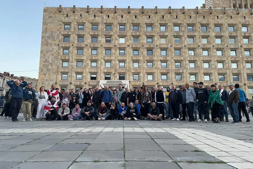 Tbilisidə aksiya davam edir, etirazçılar hökumət binasının qarşısına toplaşıb