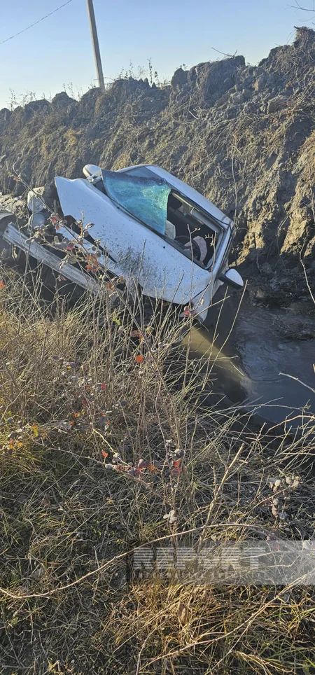 Qəbələdə avtomobil kanala aşıb, xəsarət alanlar var