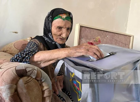 В Нахчыване проголосовали избиратели в возрасте 100 и 102 лет