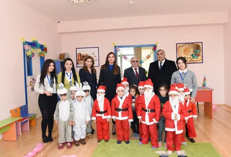 Mehriban Əliyeva Binə qəsəbəsində yeni tikilən körpələr evi-uşaq bağçasında yaradılan şəraitlə tanış olub