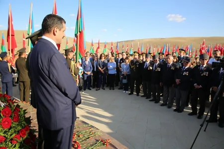 Bakının azad edilməsinin 101-ci ildönümü münasibəti ilə yürüş keçirilib - VİDEO