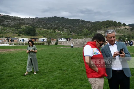 Иностранные дипломаты прогулялись по бульвару в Лачыне