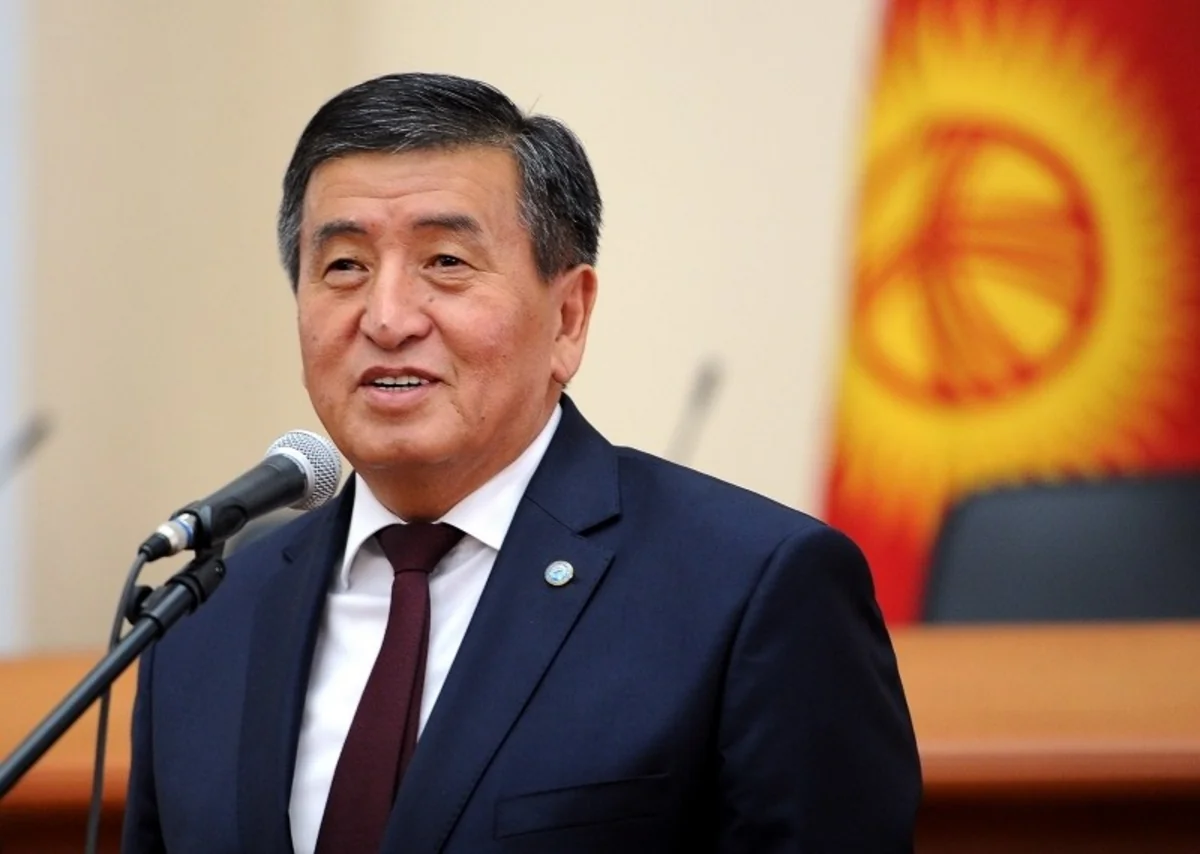 Президент Кыргызстана прервал отпуск и направился в Бишкек