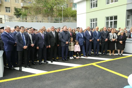 Prezident İlham Əliyevin tapşırığı ilə dənizçilər üçün tikilən yaşayış kompleksi təhvil verilib