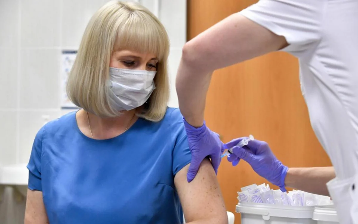 В Нью-Йорке с 27 декабря сделают вакцинацию обязательной для всех работников