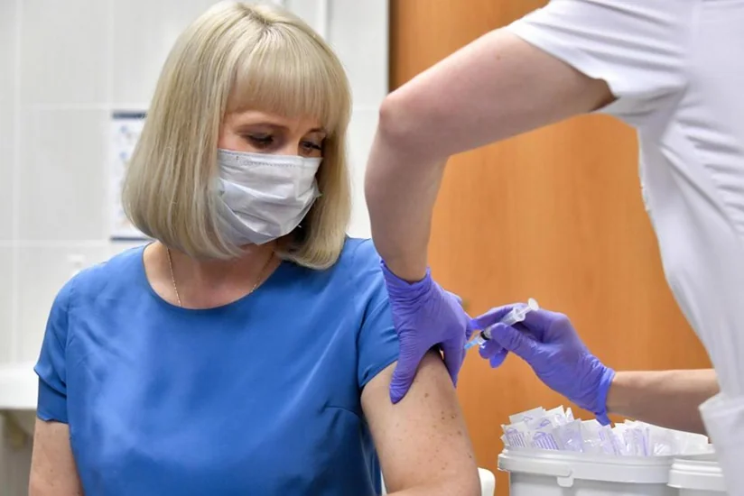 В Нью-Йорке с 27 декабря сделают вакцинацию обязательной для всех работников
