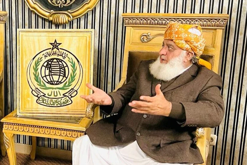 Pakistanın tanınmış siyasi xadimi Talibanla ölkəsi arasında gərginliyi müzakirə edib