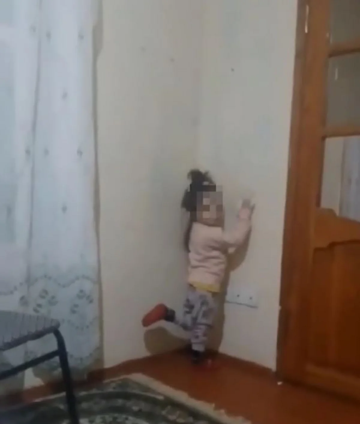 Övladına işgəncə verən ana saxlanılıb, cinayət işi başlanılıb - YENİLƏNİB