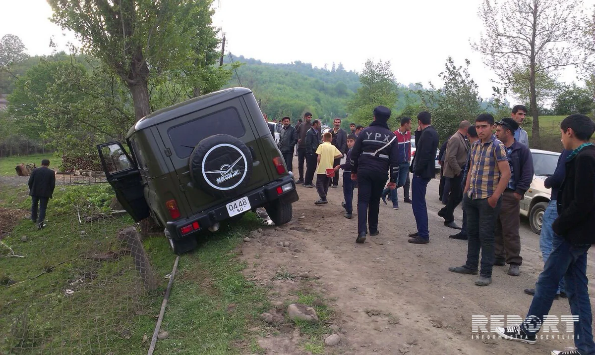 Lənkəranda sərhədçiləri daşıyan avtomobil ağaca çırpılıb, ölən və yaralanan var - FOTO - ƏLAVƏ OLUNUB