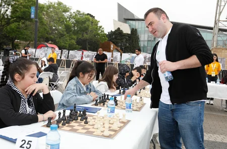 Məşhur şahmatçılar Heydər Əliyevin 100 illiyinə həsr olunan seansda iştirak ediblər