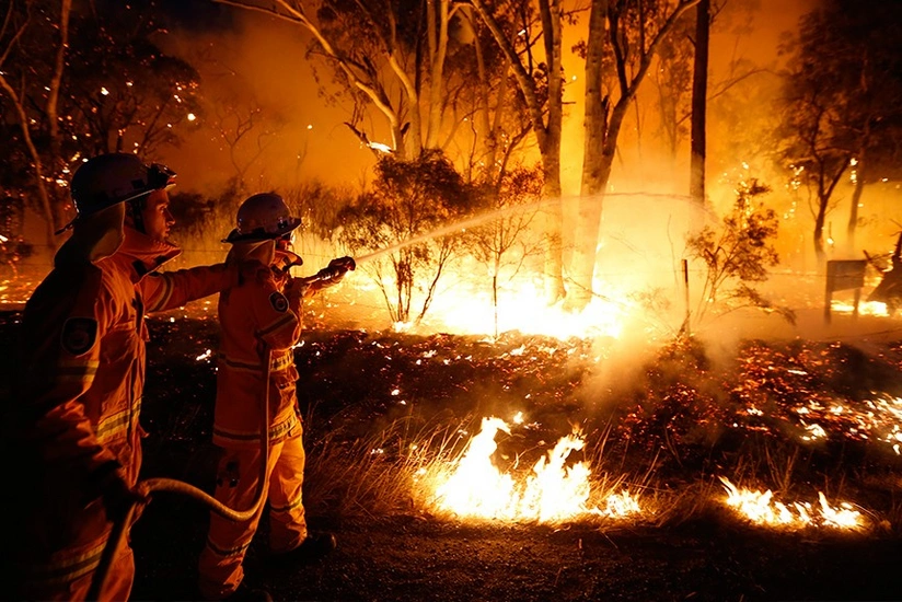 Australia wildfires: residents recommended to stay home - PHOTOS