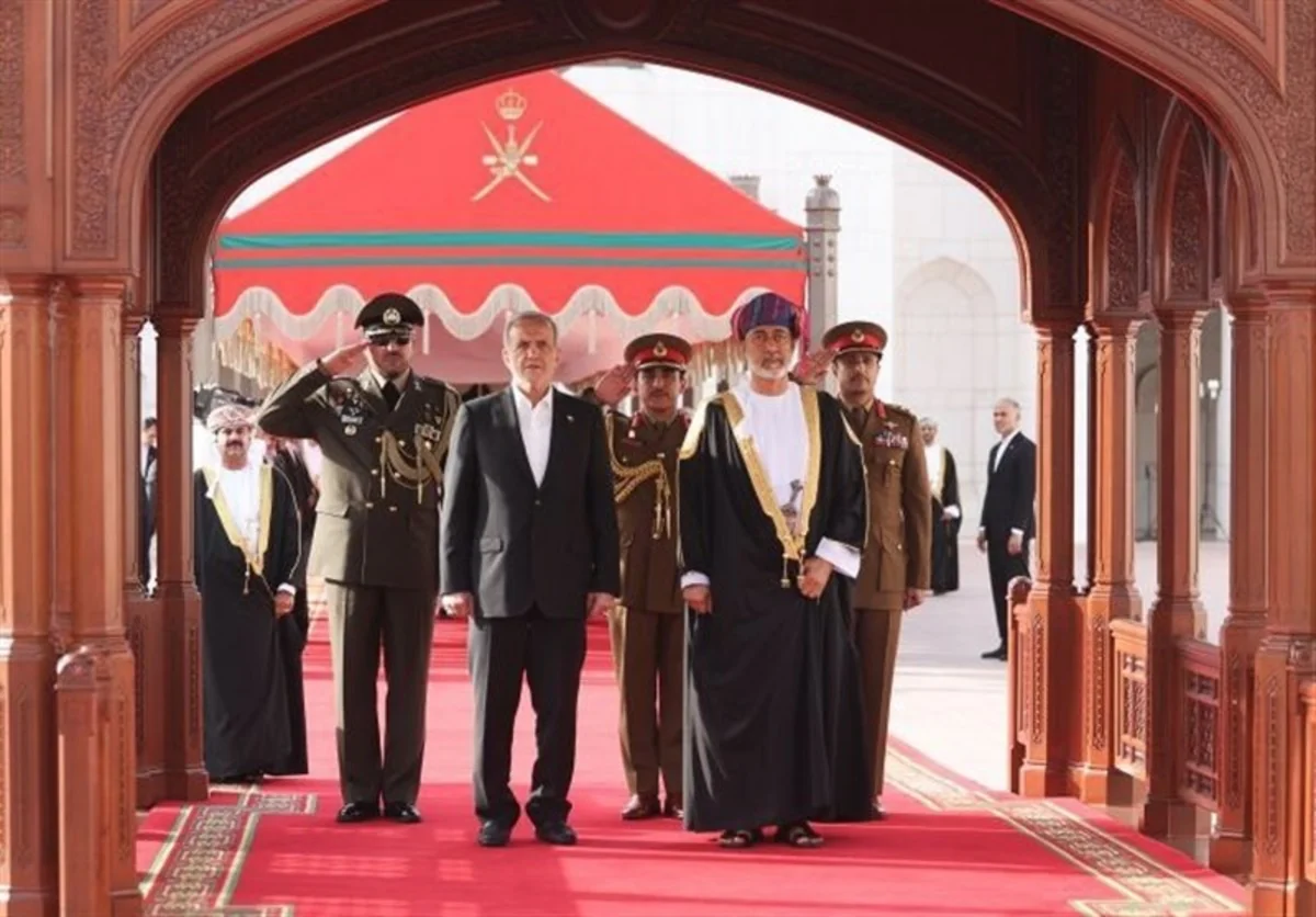 İran Prezidenti Omanda səfərdədir