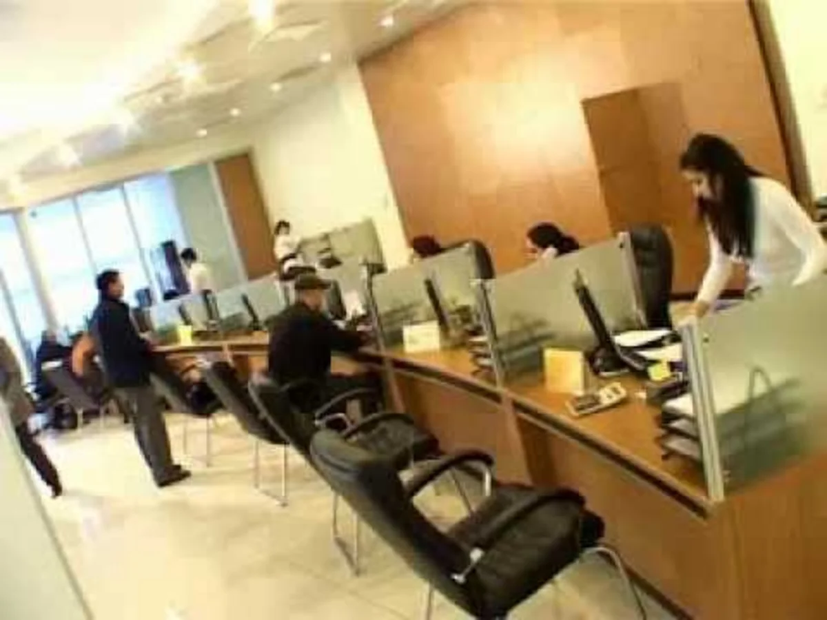 ​Azərbaycanda əhalinin yarıdan çoxu bank müştərisidir