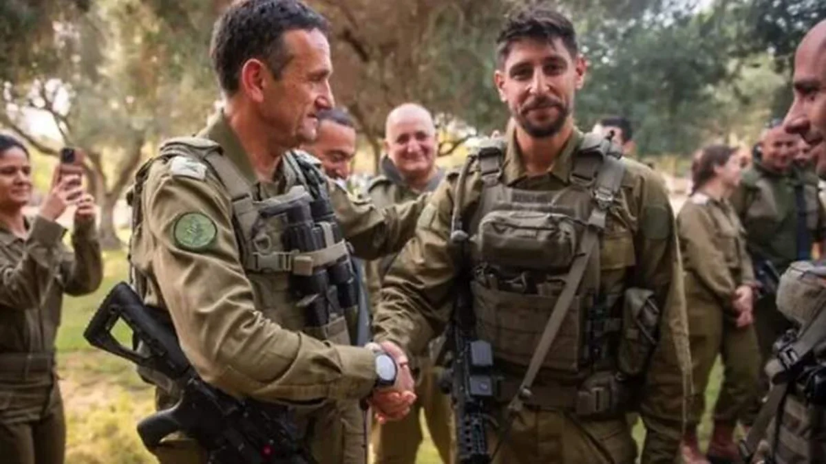 Star singer, ‘Fauda’ actor Idan Amedi seriously hurt fighting in Gaza